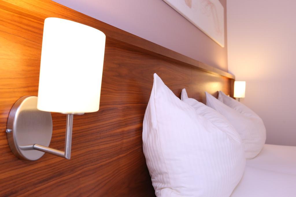 Hotel & Konditorei May Neufeld an der Leitha Værelse billede